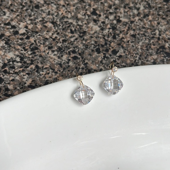 NWOT 14k Swarovski crystal 10mm dangles - Picture 2 of 5